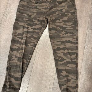 ZYIA Active Unwind drawstring Camouflage Joggers - Green